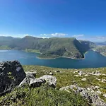 Stor Enebolig I Sentrum Med Sjoutsikt! Дом отдыха